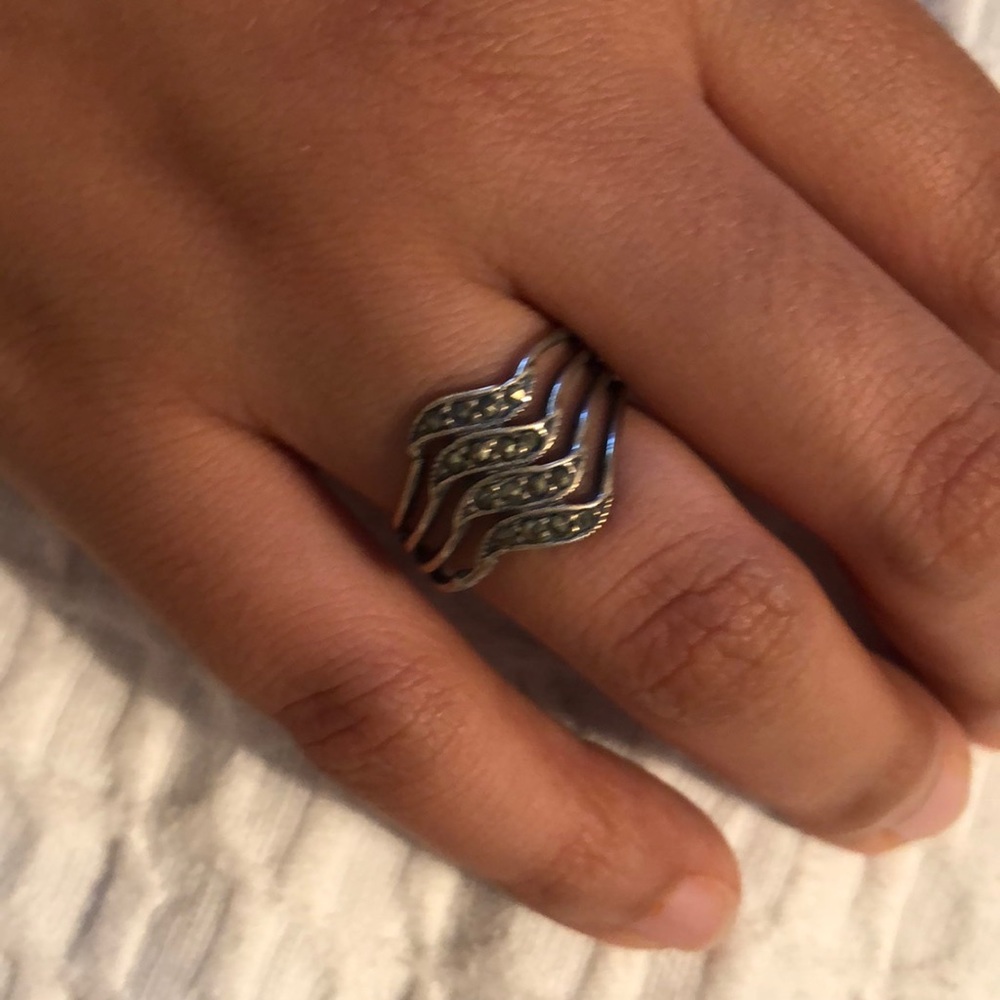 Silver ring - Picture 2 of 6